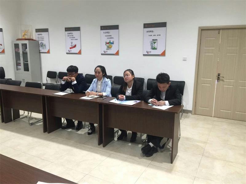 座谈会1.jpg 座谈会1.jpg