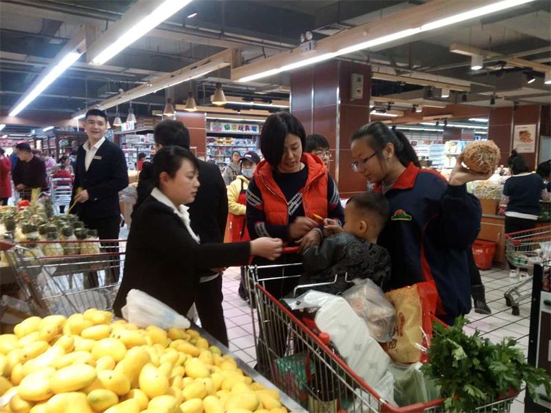 商学院学员销售实践3.jpg 商学院学员销售实践3.jpg