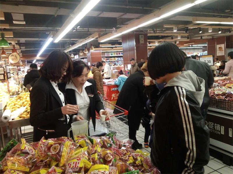 商学院学员销售实践4.jpg 商学院学员销售实践4.jpg