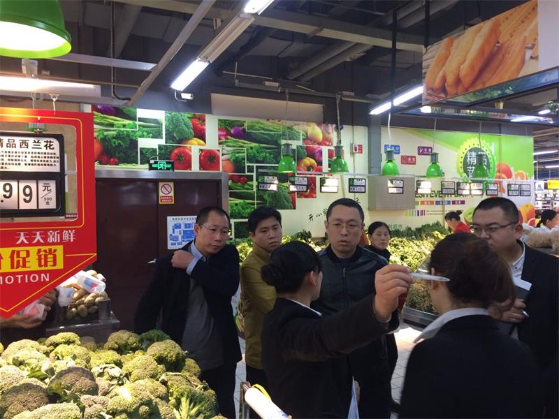 武董事长至祁县店指导工作3.jpg 武董事长至祁县店指导工作3.jpg