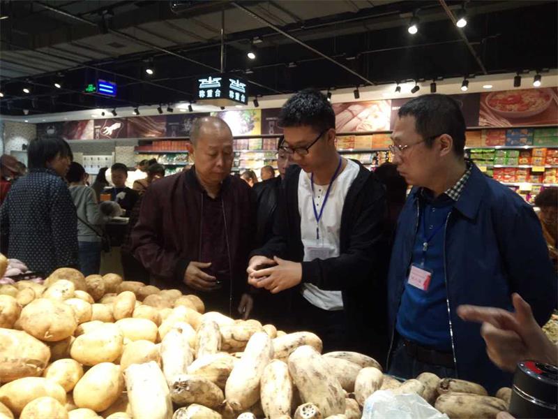 监事会宋主席亲临大欣城店指导工作3.jpg 监事会宋主席亲临大欣城店指导工作3.jpg