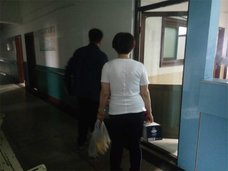 看望百货采购主管段錦晶1.jpg 看望百货采购主管段錦晶1.jpg