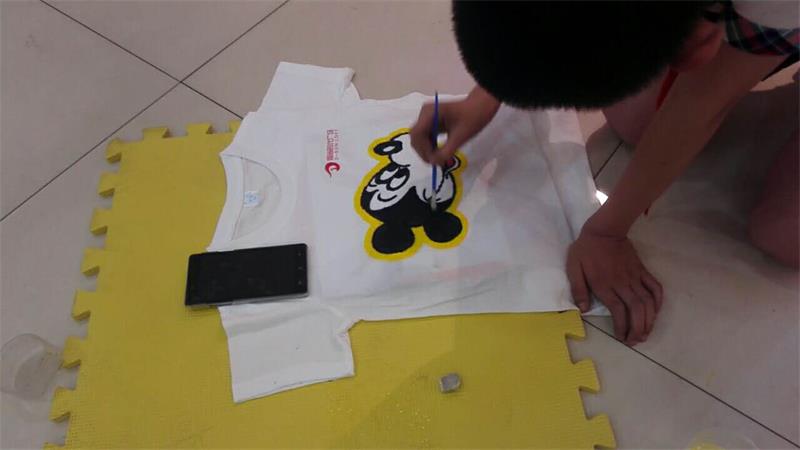 小小艺术家1.jpg 小小艺术家1.jpg