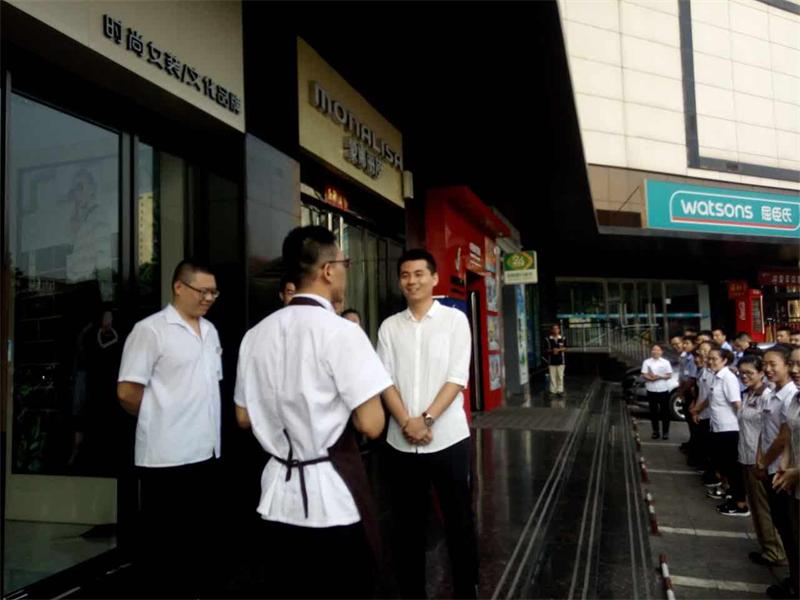 1880480264.jpg 1880480264.jpg