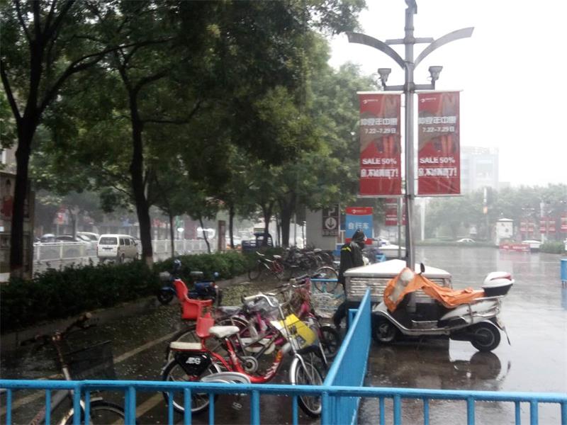 暴雨天凉凉,家家利暖人心2.jpg 暴雨天凉凉,家家利暖人心2.jpg